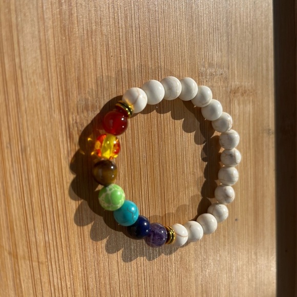 White Howlite Rainbow Chakra Beaded Bracelet - Picture 9 of 10
